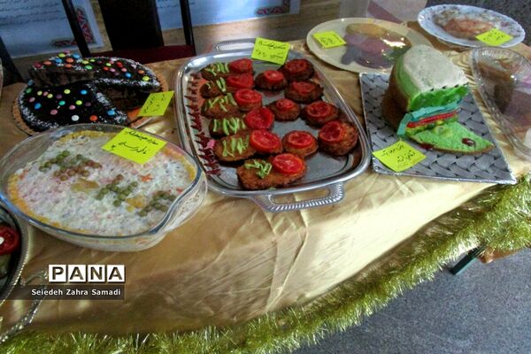 نمایشگاه هفته مشاغل در آموزشگاه طلوع فجر ملارد