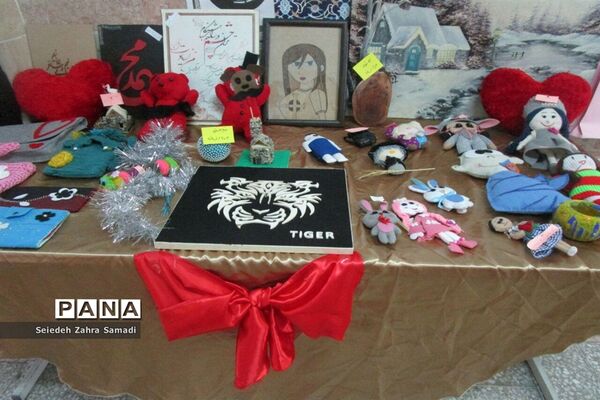 نمایشگاه هفته مشاغل در آموزشگاه طلوع فجر ملارد