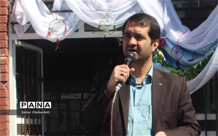 برگزاری مراسم سیل مهربانی جهت کمک به هم وطنان سیل زده در مدارس استان همدان