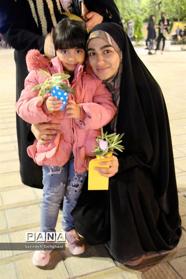 جشن و سرور مردم شیراز در شب میلاد حضرت مهدی (عج)