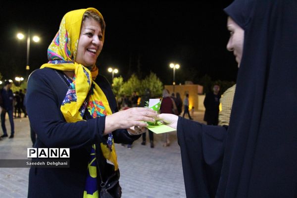 جشن و سرور مردم شیراز در شب میلاد حضرت مهدی (عج)