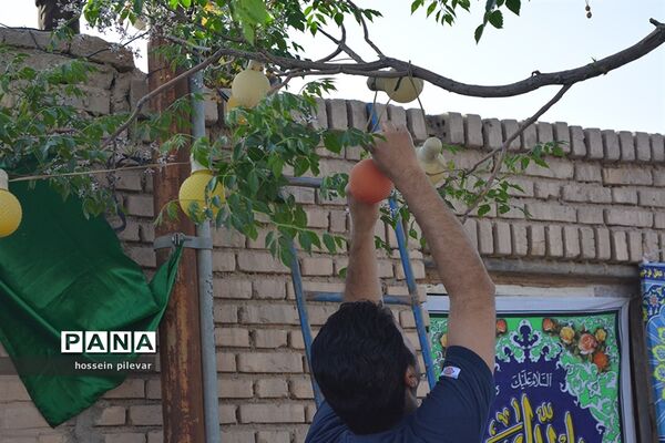 پخش شربت و شیرینی در جشن میلاد امام زمان (عج) شهرستان خوسف