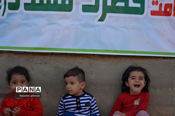 پخش شربت و شیرینی در جشن میلاد امام زمان (عج) شهرستان خوسف