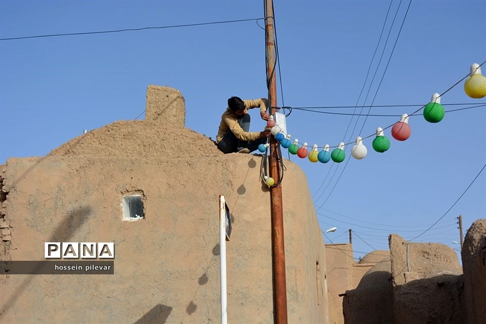 پخش شربت و شیرینی در جشن میلاد امام زمان (عج) شهرستان خوسف