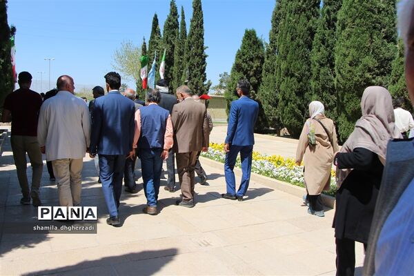 آیین گلباران آرامگاه سعدی  و دیدار با خانواده سیل زدگان در یادروز این شاعر پرآوازه