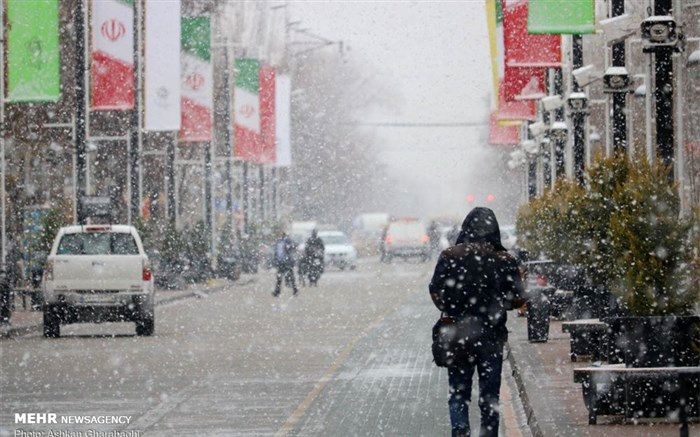 بارش برف  زنجان را فرا گرفت