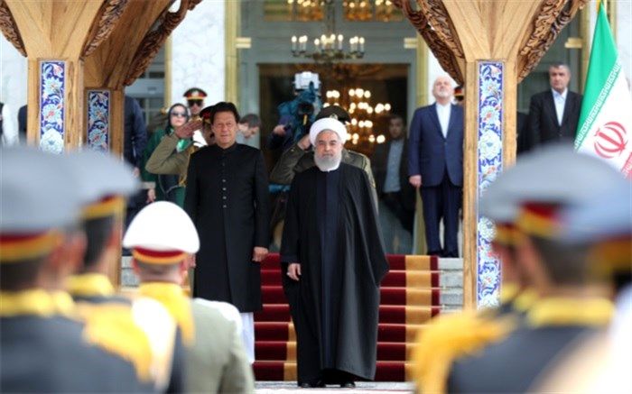 استقبال رسمی روحانی از نخست وزیر پاکستان در سعدآباد