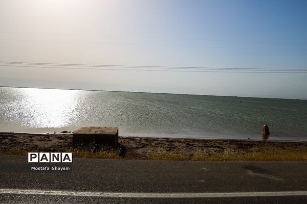 آب گرفتگی مسیراهواز_آبادان و ماهیگیری مردم از تالابها