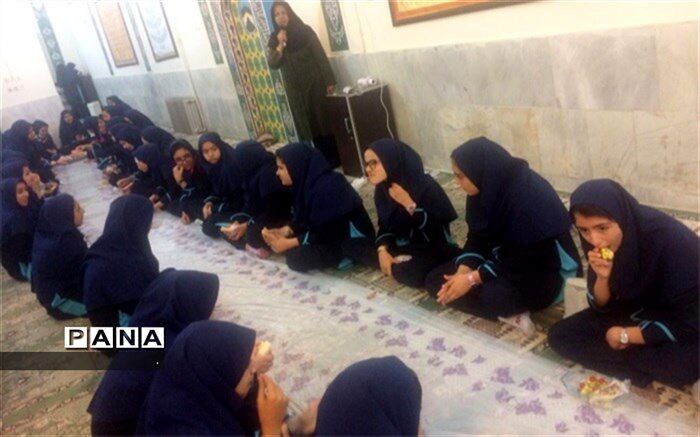 گرامیداشت هفته سلامت در دبیرستان فرزانگان دوره اول
