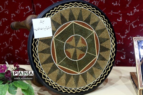 نمایشگاه دانش‌آموزی معرفی مشاغل به مناسبت هفته مشاغل