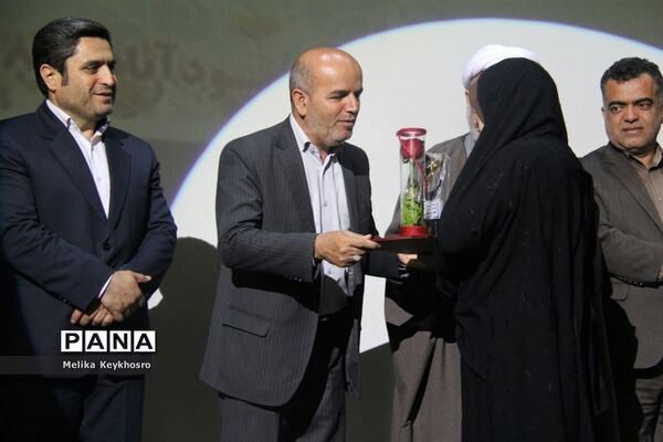 همایش تجلیل از معلمان نمونه محمودآباد