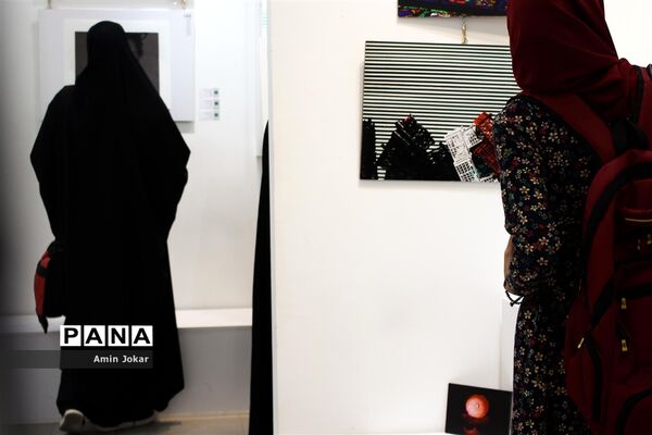روز جهانی گرافیک و برپایی نمایشگاه دانش‌آموزی گرافیک در شیراز