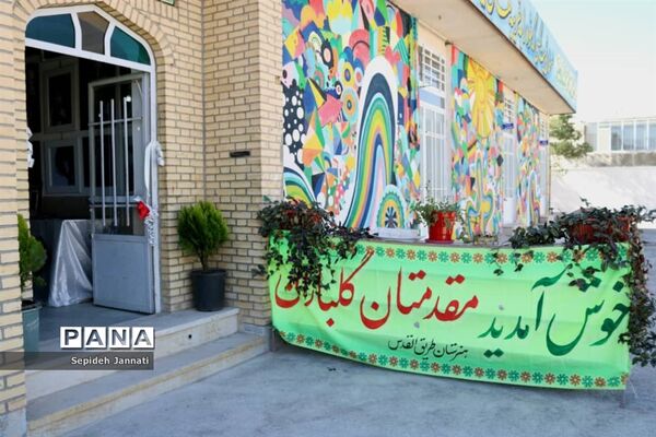 آشنایی دانش‌آموزان با مشاغل در نمایشگاه مشاغل آباده