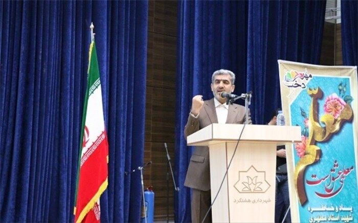 معلم محور تمدن ساز جامعه و سر منشاء تربیت نسل‌هاست