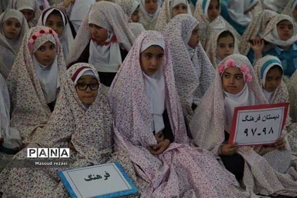 مراسم جشن تکلیف دانش‌آموزان دختر منطقه میانه