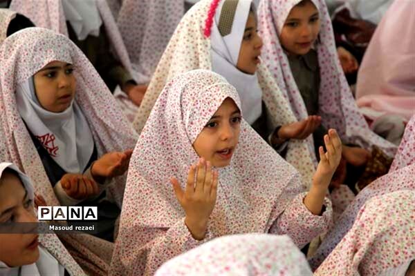 مراسم جشن تکلیف دانش‌آموزان دختر منطقه میانه