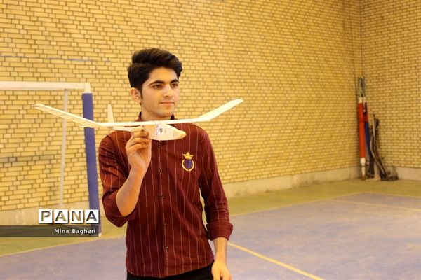 مسابقه گلایدر دانش‌آموزان و اولیاء در آبپخش