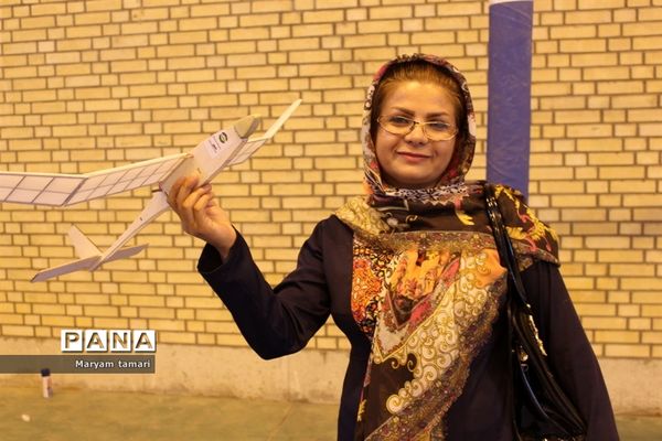 مسابقه گلایدر دانش‌آموزان و اولیاء در آبپخش