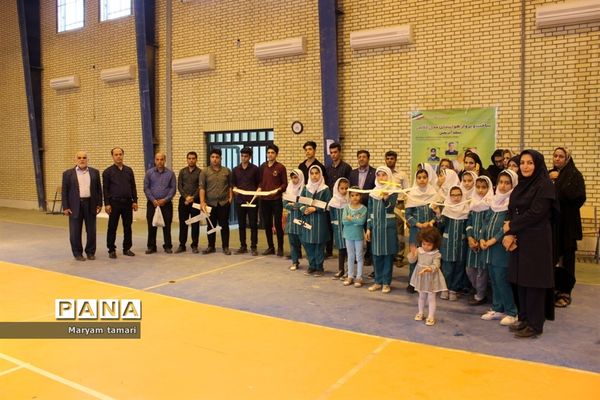 مسابقه گلایدر دانش‌آموزان و اولیاء در آبپخش