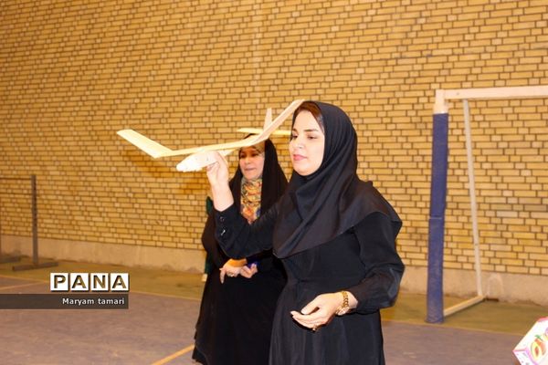 مسابقه گلایدر دانش‌آموزان و اولیاء در آبپخش