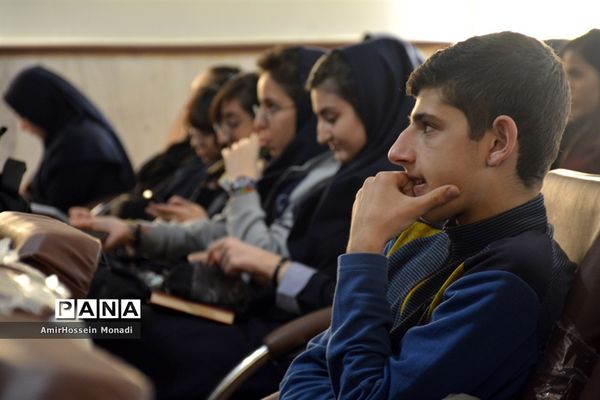 دوره آموزشی خبرنویسی و عکاسی دانش‌آموزان ناحیه یک تبریز