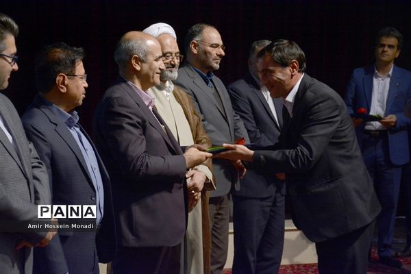 همایش  کشوری گام دوم انقلاب اسلامی در تالار معلم تبریز