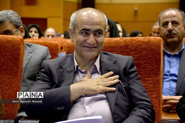 همایش  کشوری گام دوم انقلاب اسلامی در تالار معلم تبریز