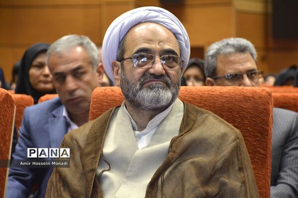 همایش  کشوری گام دوم انقلاب اسلامی در تالار معلم تبریز