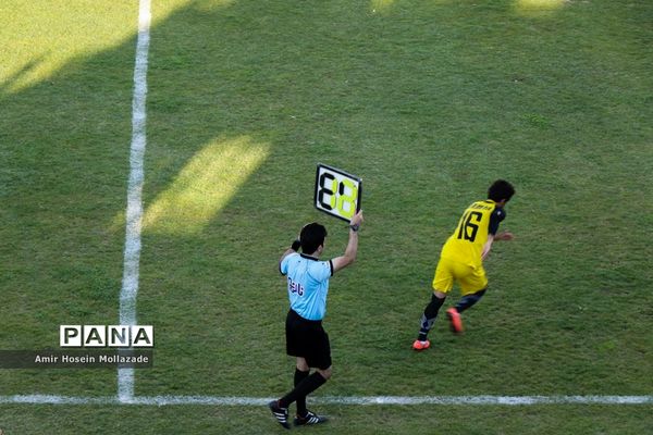 دیدار تیم‌های نود ارومیه و ملوان انزلی