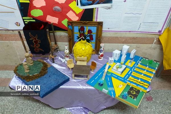 نمایشگاه هفته مشاغل در مدرسه فاطمیه ملارد