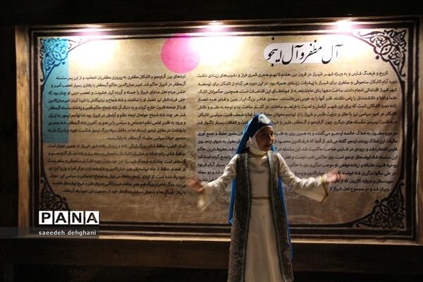 پرده خوانی و نقالی هفت قاب تاریخ شیراز از زبان دانش‌آموزان شیرازی در هفته شیراز