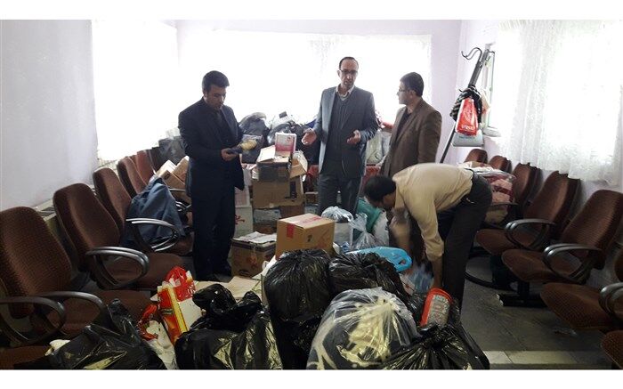 بازدید معاون پرورشی وفرهنگی آموزش وپرورش اردبیل از محل جمع آوری کمک‌های غیر نقدی فرهنگیان ودانش آموزان استان به مردم آسیب دیده از سیل