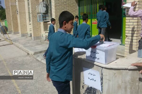 سیل مهربانی دانش‌آموزان خُنج برای همکلاسی‌های سیل‌زده