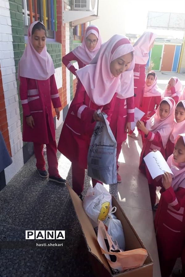 سیل مهربانی دانش‌آموزان خُنج برای همکلاسی‌های سیل‌زده