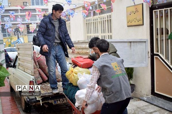 بازدید مدیر‌کل آموزش و پرورش آذربایجان شرقی از مرکز جمع‌آوری کمک به سیل‌زدگان