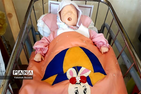 نمایشگاه هنرستان فاطمه الزهرا به مناسبت هفته مشاغل