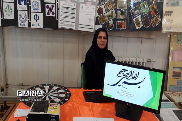 نمایشگاه هنرستان فاطمه الزهرا به مناسبت هفته مشاغل