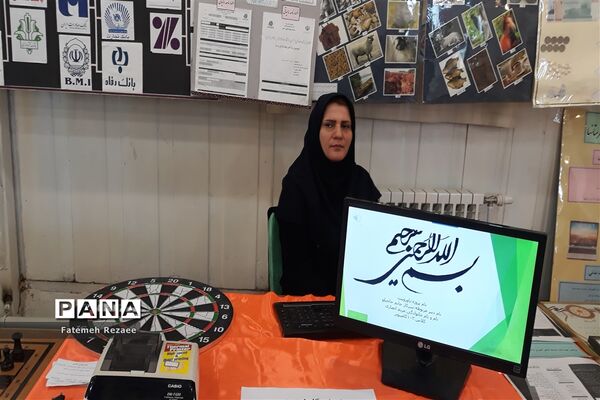 نمایشگاه هنرستان فاطمه الزهرا به مناسبت هفته مشاغل