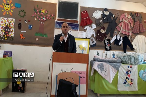 نمایشگاه هنرستان فاطمه الزهرا به مناسبت هفته مشاغل