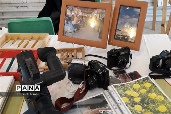 نمایشگاه هنرستان فاطمه الزهرا به مناسبت هفته مشاغل