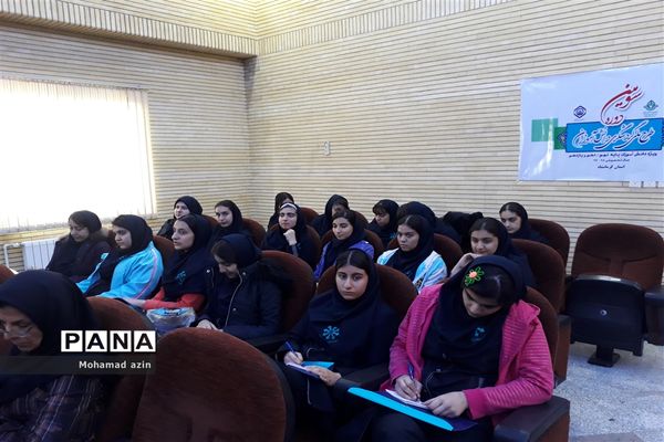 بازدید دانش‌آموزان پیشتاز از شعب تامین اجتماعی