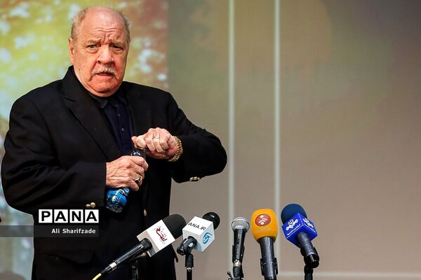نشست خبری  پل ژوزف شریدر کارگردان و فیلمنامه‌نویس امریکایی