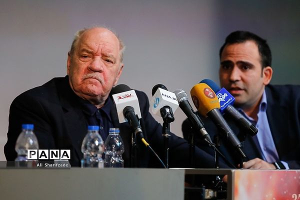 نشست خبری  پل ژوزف شریدر کارگردان و فیلمنامه‌نویس امریکایی