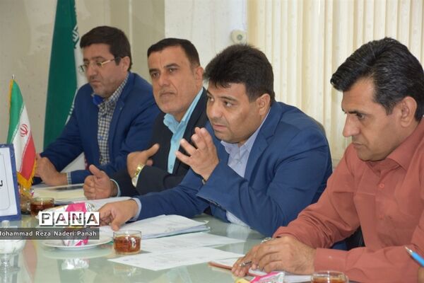 نشست هم‌اندیشی لباس فرم دانش‌آموزی مدارس استان بوشهر