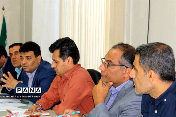 نشست هم‌اندیشی لباس فرم دانش‌آموزی مدارس استان بوشهر