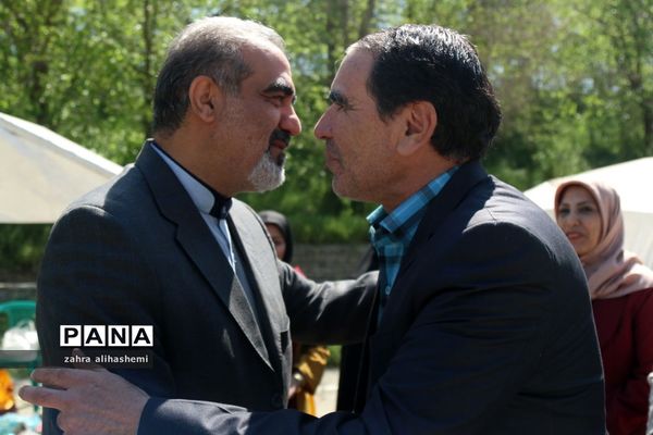 بازدید مدیرآموزش و پرورش منطقه 16 تهران از کانون فرهنگی تربیتی بعثت به مناسبت هفته معلم