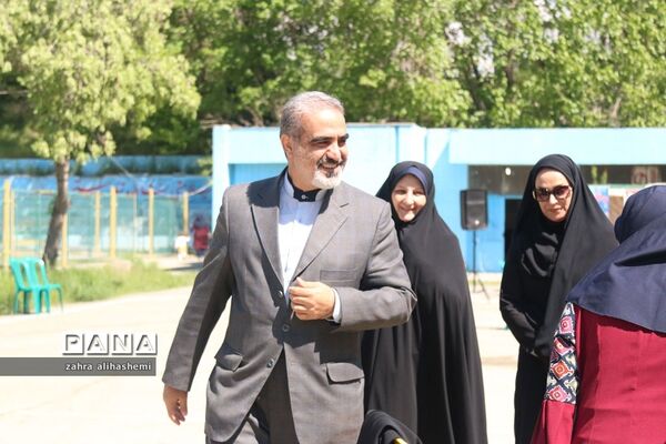 بازدید مدیرآموزش و پرورش منطقه 16 تهران از کانون فرهنگی تربیتی بعثت به مناسبت هفته معلم