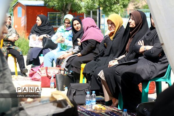 بازدید مدیرآموزش و پرورش منطقه 16 تهران از کانون فرهنگی تربیتی بعثت به مناسبت هفته معلم