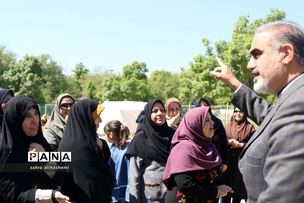 بازدید مدیرآموزش و پرورش منطقه 16 تهران از کانون فرهنگی تربیتی بعثت به مناسبت هفته معلم