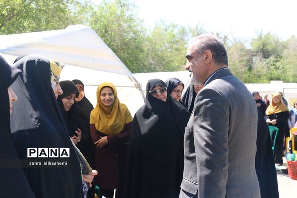بازدید مدیرآموزش و پرورش منطقه 16 تهران از کانون فرهنگی تربیتی بعثت به مناسبت هفته معلم